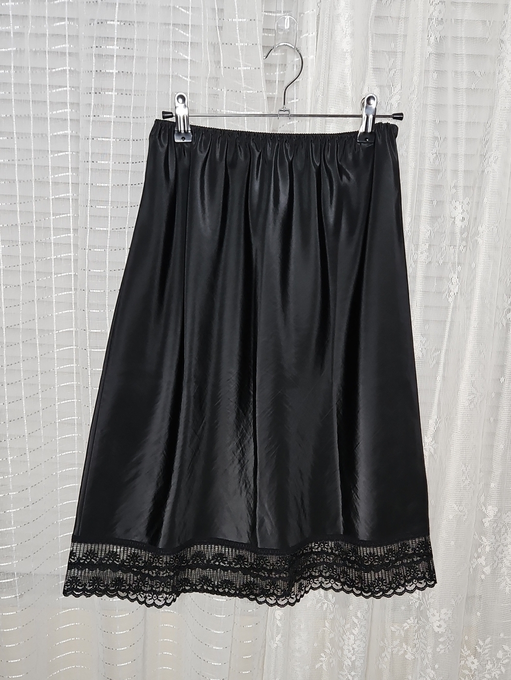 Vintage black satin-finish half-slip underskirt w/ delicate scalloped lace SzM